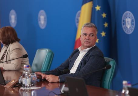 UDMR nu intră la guvernare și le recomandă parlamentarilor săi să nu voteze Guvernul Veștea. Premierul desemnat caută sprijin însoțit de PSD-istul Marian Neacșu