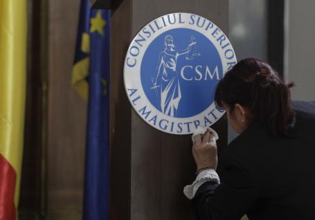 O mineriadă în robe
