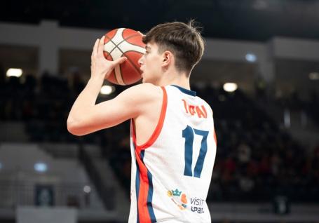 Un tânăr baschetbalist de la CSM CSU Raiffeisen Oradea, convocat la Campionatul European U18 din Croația