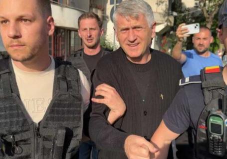 Fostul preot Cristian Pomohaci a fost arestat pentru viol și agresiune sexuală. A profitat de vulnerabilitatea unor copii