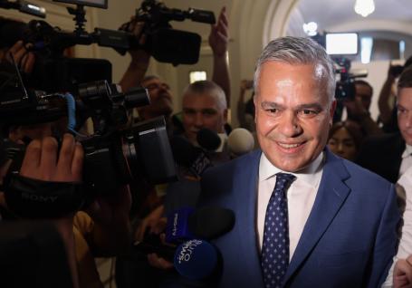 Adrian Veștea nu renunță: „Nu îmi depun mandatul de premier desemnat. L-am acceptat pentru România, nu împotriva lui Ilie Bolojan”