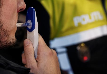 Secretul cu Dreptul: Cine e feciorul de notar public prins drogat la volan, dar „mângâiat” de judecători