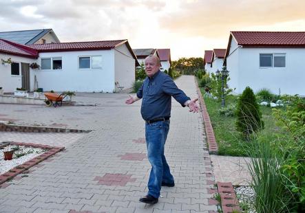 Între bine și rău: BIHOREANUL a mers în casele golite de la Dumbrava, reconstituind cazul care a împărțit România în două (FOTO)