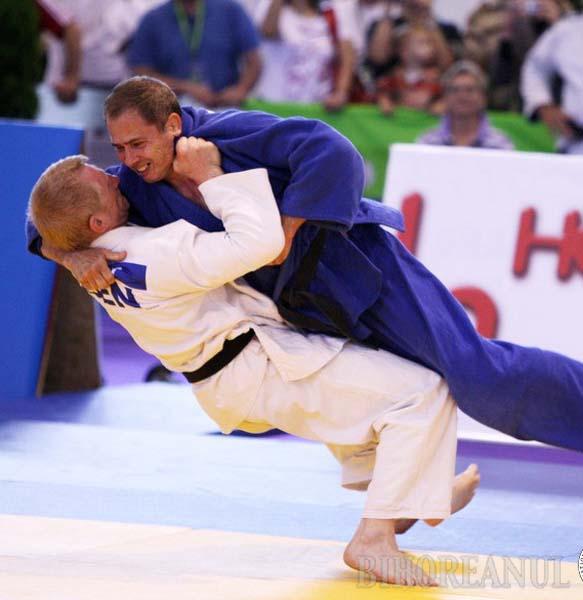 鍔 George Hanbury Jabeth Wilson Oradea are "muschi" si in judoul pentru veterani (FOTO)