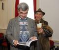 Scriitorul Mircea Bradu a lansat a doua carte despre revoluţie (FOTO)