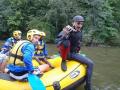 Zece sportivi polonezi au avut o experienţă unică la Şuncuiuş: Deşi au dizabilităţi locomotorii, au făcut rafting pe Criş (FOTO)