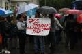 Fie ploaie, fie vânt, ei protestează: 400 de dascăli au strigat în stradă "Jos Guvernul"