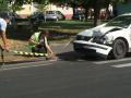 Accident pe Horea: Un Volkswagen Passat care circula cu viteză a intrat într-un Matiz care a luat pe capotă o femeie