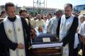 Preotul Ioan Ciordaş, înmormântat în prezenţa a 200 de preoţi şi 2.000 de enoriaşi. Episcopul Sofronie nu a participat
