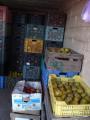 Alcool contrafăcut şi peste 27 de tone de legume, fructe şi ouă fără acte, confiscate în Piaţa Obor (FOTO)