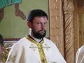 Episcopul Sofronie, aşteptat de călăreţi şi purtat cu caleaşca la sfinţirea Bisericii din Bălnaca (FOTO)