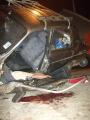 Accident spectaculos în Cantemir. O maşină a fost făcută praf, iar doi oameni au fost răniţi (FOTO)