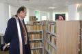 Drept cadou la început de an universitar, studenţii au primit noua bibliotecă