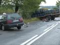 Patru răniţi, după ce un camion cu butelii s-a izbit frontal cu un autoturism