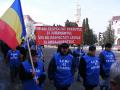 Militarii disponibilizaţi au protestat: Băsescu şi Boc îşi fac nevoile pe ţară (FOTO)