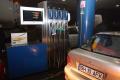 Zeci de tineri orădeni au "atacat" benzinăriile din oraş: Unul a alimentat de 15 bani (FOTO)