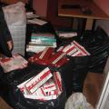 Depozitele clandestine ale unor contrabandişti de ţigări, călcate de poliţişti (FOTO)