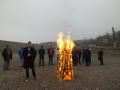 Vuşcan a ars o sondă de carton în Felix, în semn de protest faţă de gazele de şist, dar nu i-a impresionat prea mult pe localnici (FOTO / VIDEO)