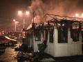 Un fast food distrus şi două maşini avariate, într-un incendiu lângă Gara Mare (FOTO)