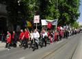 Sute de oameni au protestat împotriva guvernului Boc, 'de bolşevici', care a tăiat Bihorul de pe lista finanţărilor (FOTO)