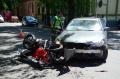 O şoferiţă de BMW seria 5 a făcut ţăndări o motocicletă
