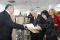 Mugur Isărescu a donat Bibliotecii Universităţii peste 600 de volume ale BNR (FOTO)