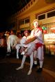 Actorii Teatrului de Stat şi-au prezentat costumele într-o paradă prin centrul oraşului (FOTO)