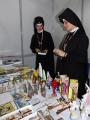 Candela care sfidează gravitaţia, cristale Swarovski şi vin de Santorini, la Catholic Expo