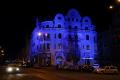 Primăria şi Palatul Vulturul Negru s-au îmbrăcat în albastru împotriva diabetului, iar sute de lumânări au ars contra sărăciei (FOTO)