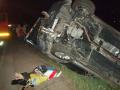 Patru răniţi, între care un copil, într-un accident pe centură: Un VW Tiguan s-a dat peste cap (FOTO)