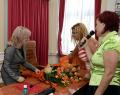 La instalarea ca subprefect, colegii PDL-istei Adelina Coste au copleşit-o cu flori, inclusiv trandafiri portocalii (FOTO)