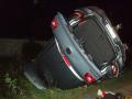 Patru răniţi, între care un copil, într-un accident pe centură: Maşina în care erau, un VW Tiguan, s-a dat peste cap