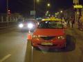 Lovit pe trecerea de pietoni, de un taximetrist care a trecut pe roşu (FOTO)