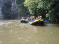 Zece sportivi polonezi au avut o experienţă unică la Şuncuiuş: Deşi au dizabilităţi locomotorii, au făcut rafting pe Criş (FOTO)