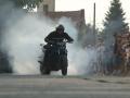 Motocicliştii şi-au comemorat un tovarăş decedat, prin cascadorii şi demonstraţii pe două roţi (FOTO/ VIDEO)