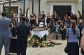 Unul dintre adolescenţii care s-au sinucis aruncându-se de pe bloc a fost înmormântat