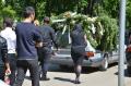 Unul dintre adolescenţii care s-au sinucis aruncându-se de pe bloc a fost înmormântat (FOTO)