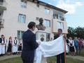 Vadu lui Carol al II-lea: La 85 de ani după ce a aterizat forţat aici, regele are un bust în Vadu Crişului