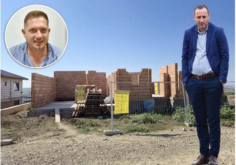 ASOCIERE NEPOTRIVITĂ. În anul 2023, directorul tehnic Sebastian Marchiș a cumpărat, împreună cu Global Industrial, un teren pe strada Colinelor, pe care ulterior l-au dezmembrat, funcționarul rămânând cu o parcelă de 700 mp la șosea, pe care acum își ridică o vilă, în vreme ce firma patronată de inginerul Octav Hercuț (medalion) s-a mulțumit cu terenul de la vale. Marchiș nu poate justifica cei aproape 40.000 euro plătiți pe tranzacție, decât cu... darul strâns la botezul copilului, pe care însă nu l-a declarat, conform obligației legale