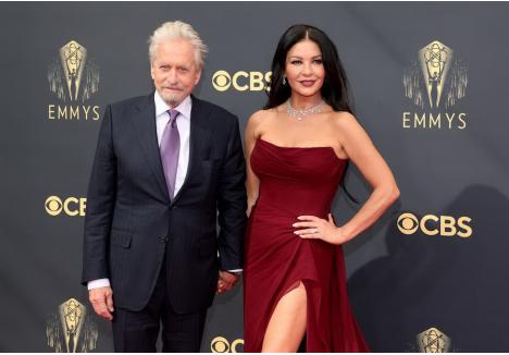 Catherine Zeta-Jones alături de soțul său, actorul Michael Douglas, la premiile Emmys (Sursa foto: Rich Fury/Getty Images)