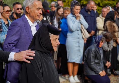 Călin Georgescu, alături de stareța Mănăstirii Sfintei Cruci, Maica Mina. Foto: Paul Lelea / BIHOREANUL
