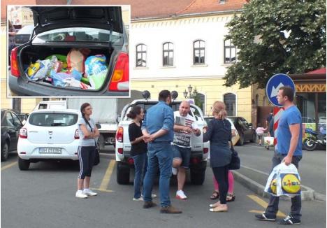 MÂNĂ DE LA MÂNĂ. După ce s-au cunoscut virtual, mai mulţi membri ai grupului "Oradea suntem noi" s-au întâlnit săptămâna trecută şi aievea, la o colectă de donaţii pentru o familie săracă. Au venit, au lăsat darurile şi au plecat mai departe fără să aştepte o clipă altă recompensă decât bucuria că au făcut o faptă bună