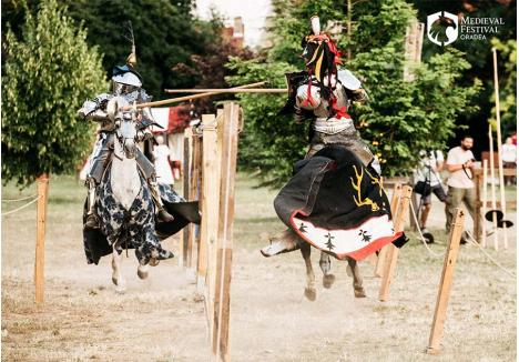 SĂ CÂŞTIGE CEI BUNI! Ediţia din acest an a Festivalului Medieval programează întreceri crâncene de turnir...