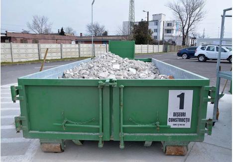 GRATUIT. La cele două centre de colectare separată a deșeurilor, situate pe străzile Thurzo Sandor și Uzinelor, orădenii pot duce doar deșeurile rezultate în urma renovărilor locuinței (cel mult 3 metri cubi pe lună)