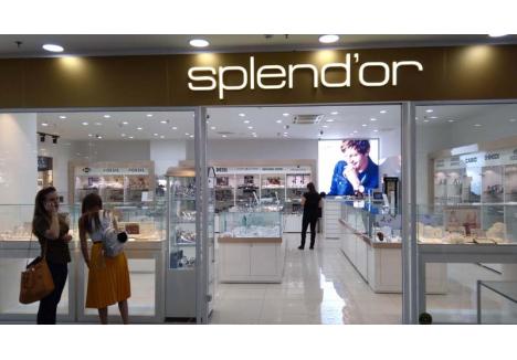 SPLENDORI. Una dintre noutăţile de la parterul Crişul este magazinul Splendor, unde cunoscătorii pot să admire şi, fireşte, să cumpere ceasuri de marcă şi accesorii