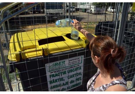 MAI BINE. În ultimii ani, cantităţile de deşeuri reciclabile adunate în Oradea au fost în creştere: în 2010 orădenii au trimis la reciclat 942 tone, după un an 1.695 tone, în 2012 s-au adunat 1.716 tone, iar anul trecut 1.930 tone