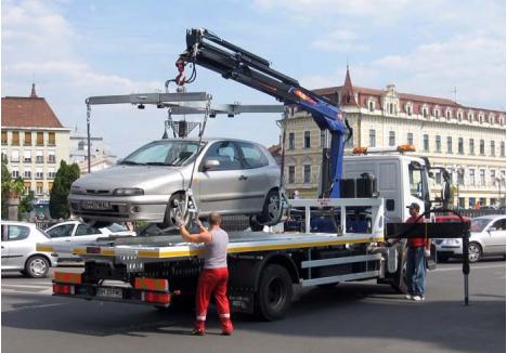 STOP! Săptămâna trecută, autospecialele AIO au lucrat o singură zi, în care au mutat 11 autovehicule, marţi dimineaţă cele trei echipaje fiind "dezactivate" din ordinul directorului Cristian Beltechi. "Am convenit cu Poliţia să nu mai ieşim în teren până la lămurirea condiţiilor în care se poate desfăşura legal această activitate", spune şeful AIO