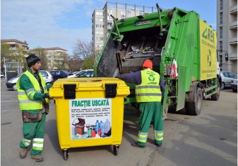 DISTINCT. Pentru colectarea deşeurilor reciclabile, RER Ecologic Service a instituit trasee în zile diferite de cele în care le adună pe cele menajere, ca să nu existe suspiciuni că muncitorii ar amesteca cele două tipuri de deşeuri