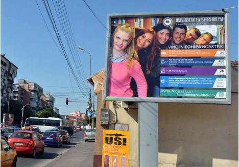 TRENUL DE CLUJ. Universitatea din Oradea pierde în fiecare an studenţi în favoarea universităţilor de prestigiu. Babeş-Bolyai îşi recrutează viitorii studenţi chiar în Oradea, în diferite locuri din oraş fiind amplasate reclame care îndeamnă tinerii de aici să aleagă Clujul
