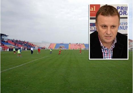 DISPERARE. Preşedintele FC Bihor, Viorel Nemeş (medalion), spune că nu poate plăti chiria imensă pentru stadion, iar dacă Primăria nu revine asupra deciziei, acesta va rămâne gol. "Dacă AIO ne taie utilităţile pentru neplată ieşim în stradă cu cei 300 de sportivi", ameninţă şeful clubului